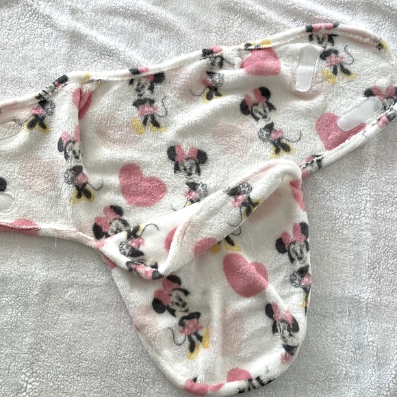 Baby swaddle, Disney baby, Minnie Mouse swaddle - Picture 2 of 3